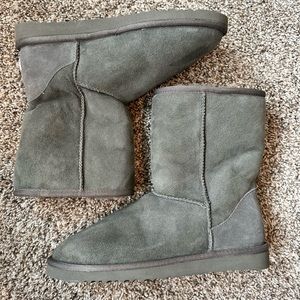 UGG Classic Genuine Shearling Lined Short Boot in Grey